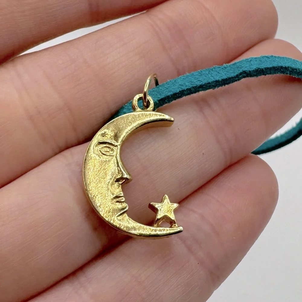 VINTAGE Gold-Tone Crescent Moon & Star Charm Choker Necklace